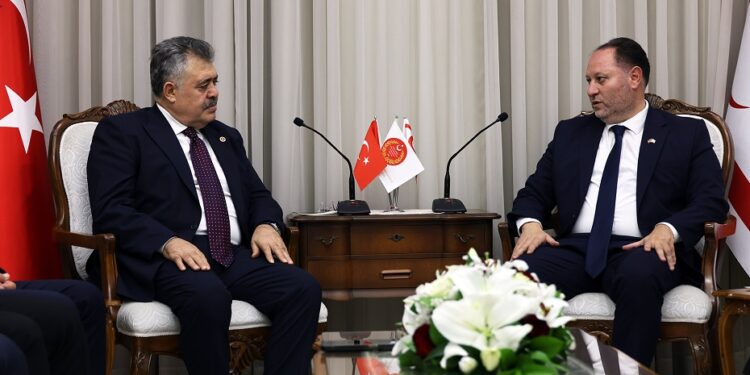 Meclis Başkanı Öztürkler, TBMM Güvenlik ve İstihbarat Komisyonu heyetini kabul etti