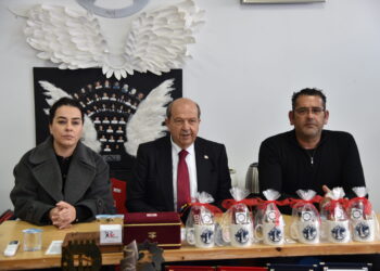 Cumhurbaşkanı Tatar, Şampiyon Melekleri Yaşatma Derneği’ni ziyaret etti