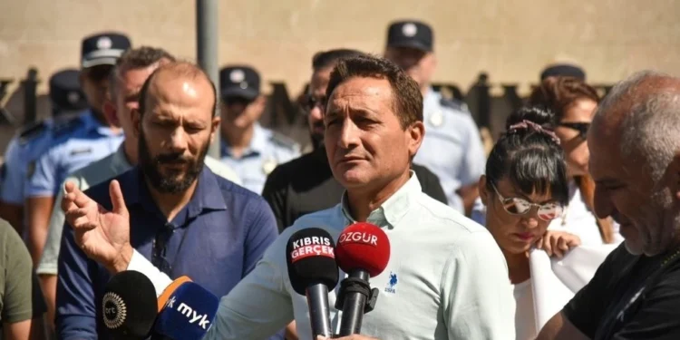KTOEÖS, “organize şekilde okula gönderilen başörtülü öğrenciler” nedeniyle eylem yaptı