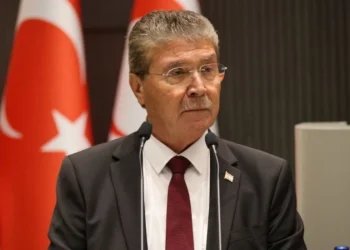 Ünal Üstel: Bayrağımıza yönelik hiçbir saldırı, Kıbrıs Türk halkının duruşunu zayıflatmayacaktır