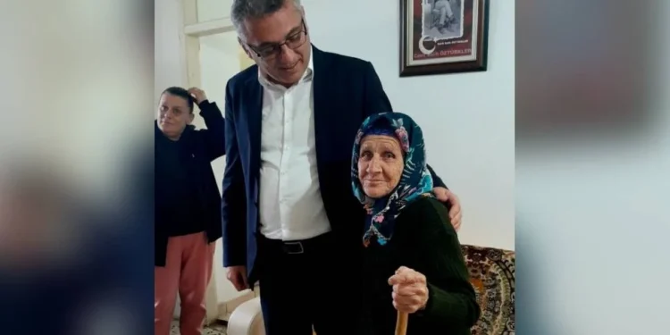 Erhürman’dan şehit eşi Şerife Teyze’ye ziyaret: Misafirperverliği için teşekkür ederiz