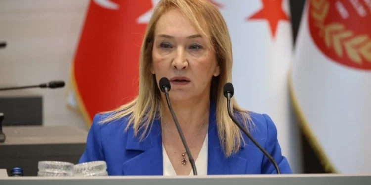 Filiz Besim’den Hakan Dinçyürek’e tepki: Önce maaş bordroları tartışıldı, şimdi de diplomalara sorguluyorsunuz