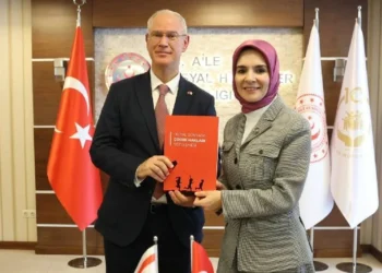 Oğuzhan Hasipoğlu, Dijital Dünyada Çocuk Hakları Sözleşmesi’ni imzaladı: Çocuklarımızı koruyacağız