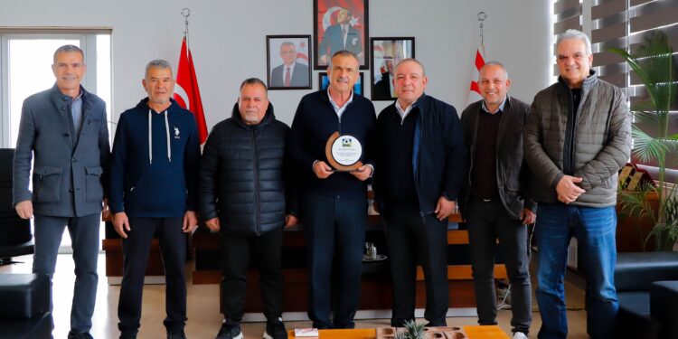 Gazimağusa Futbol Masterleri Derneği’nden Uluçay’a ziyaret