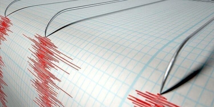 Endonezya’da 6,7 büyüklüğünde deprem