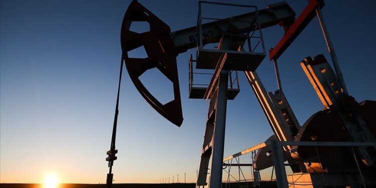 Brent petrolün varil fiyatı 82,75 dolar