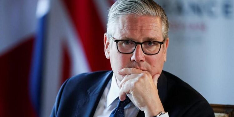 İngiltere’de Başbakan Keir Starmer istifa etti