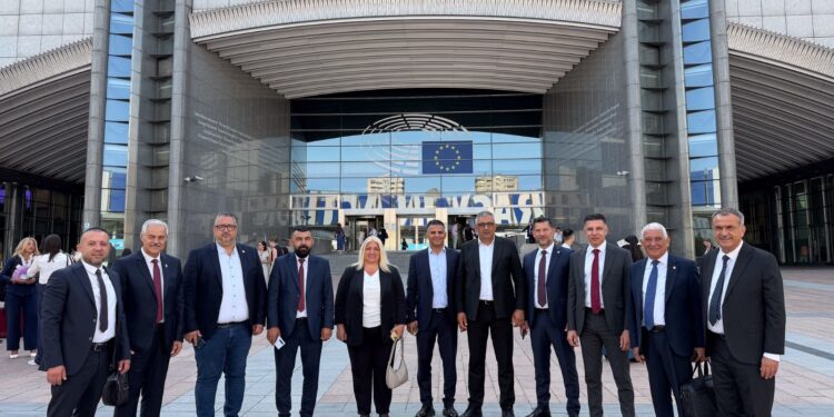 Belediye Birliği, başkanların katılımıyla Avrupa Parlamentosu’nda toplantıya katıldı