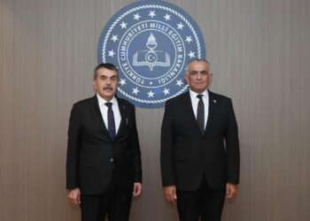 Bakan Çavuşoğlu mevkidaşı Tekin ile bir araya geldi