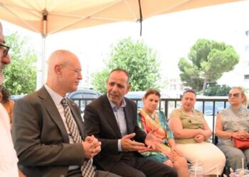 Hasipoğlu ve Harmancı Yeni Dünya +1 Cafe’de özel gereksinimli bireylerin aileleriyle bir araya geldi