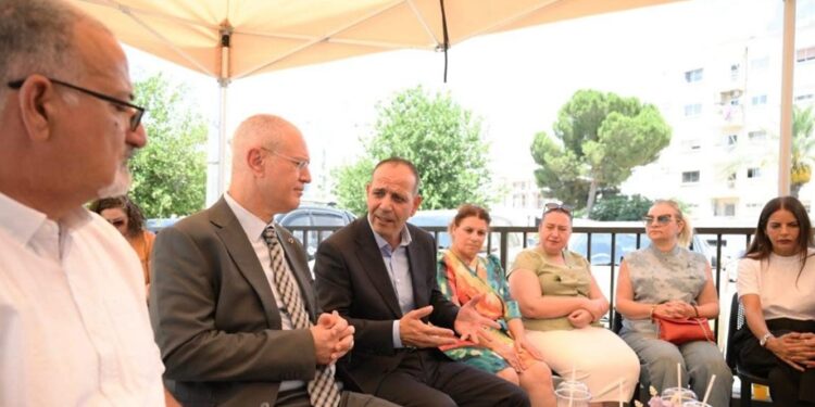 Hasipoğlu ve Harmancı Yeni Dünya +1 Cafe’de özel gereksinimli bireylerin aileleriyle bir araya geldi