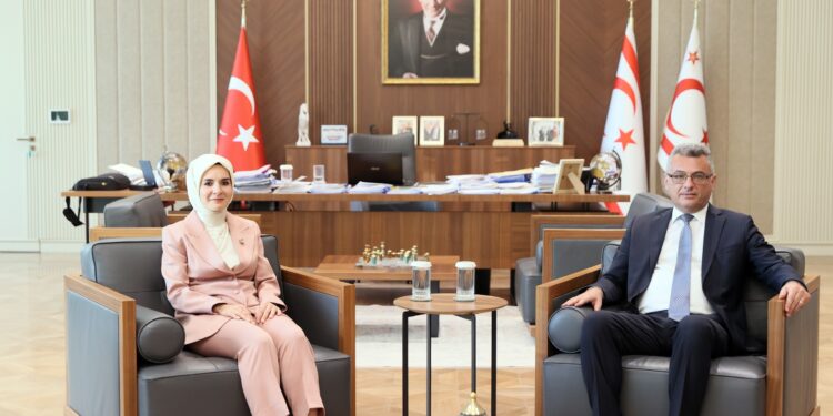 Cumhurbaşkanı Erhürman Türkiye Aile ve Sosyal Hizmetler Bakanı Göktaş’ı kabul etti
