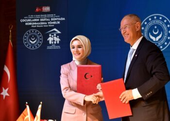 Hasipoğlu ve Göktaş, “Dijital Zorbalık, Bağımlılık ve Koruma Sempozyumu”nda konuştu