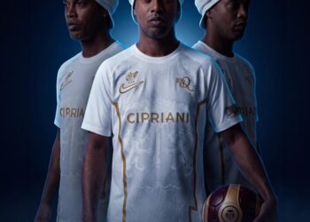 Ronaldinho sahalara dönüyor