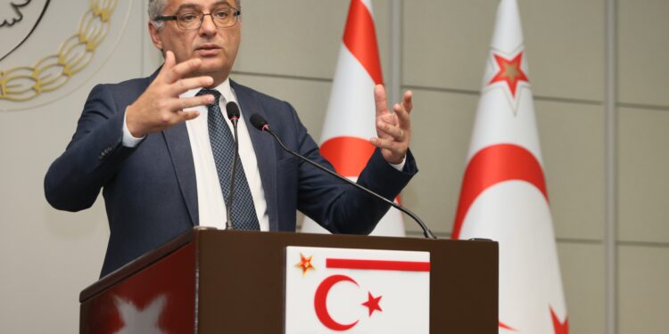President briefs political parties on Cyprus issue, says efforts to strengthen IPC to continue