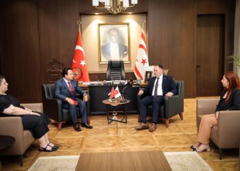Öztürkler:  Bayrak Türk insanının namusu ve gururudur