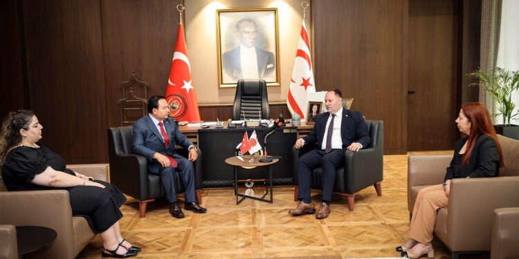Öztürkler: Bayrak Türk insanının namusu ve gururudur