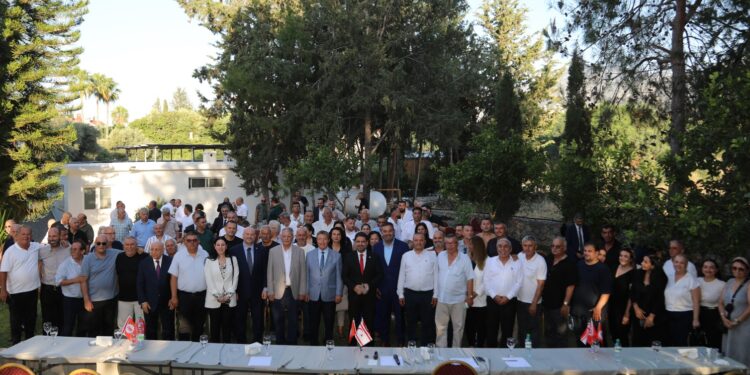 UBP Genel Başkanı Başbakan Üstel, Girne’de partililerle biraraya geldi