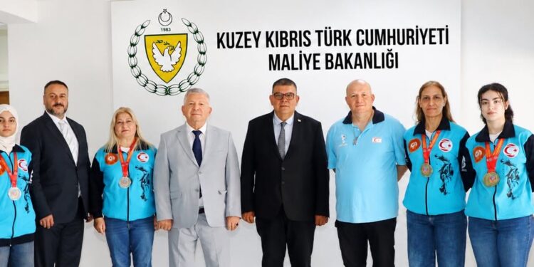 Berova, Dünya Budo Kupası’nda şampiyon olan KKTC Budo Milli Takımı sporcularını kabul etti