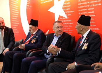 Fuat Oktay Kıbrıs gazileriyle buluştu