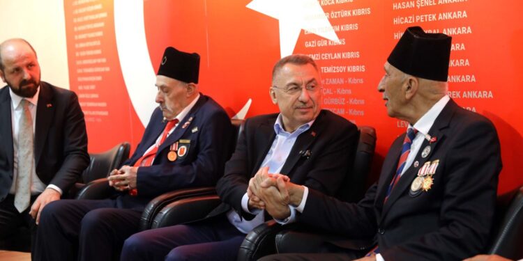 Fuat Oktay Kıbrıs gazileriyle buluştu