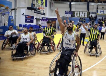 İbrahim’in takımı Fenerbahçe İJ şampiyonluk yolunda avantajlı