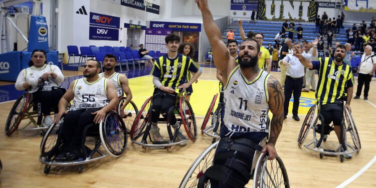 İbrahim’in takımı Fenerbahçe İJ şampiyonluk yolunda avantajlı