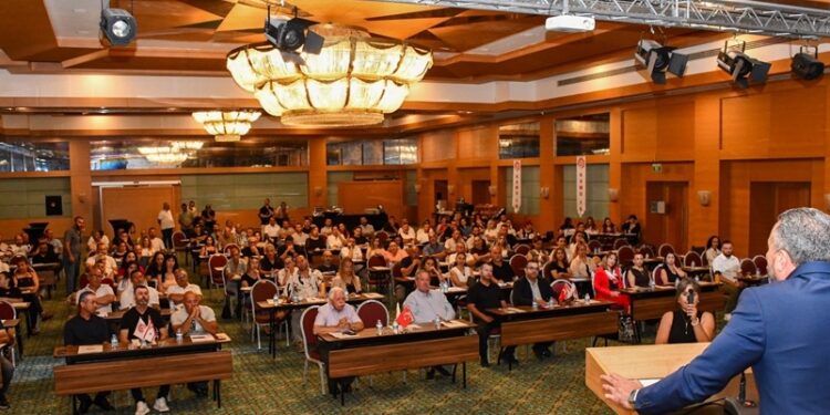 “TİS Yasası ve Uygulamaları” panel dizisinin üçüncüsü Gazimağusa’da yapıldı