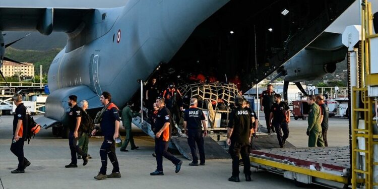 Türkiye’den yola çıkan arama kurtarma ekipleri depremden etkilenen Venezuela’ya ulaştı