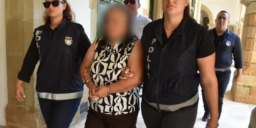 Eşini 30 kez bıçakladığı ortaya çıkan zanlı E.T, 8 gün daha tutuklu