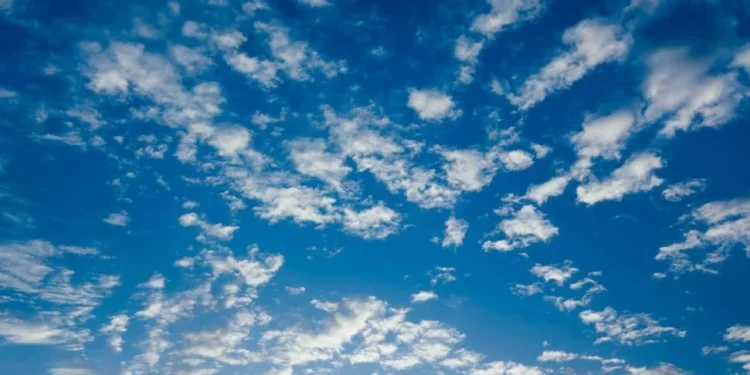 Hava, parçalı bulutlu ve yer yer sağanak yağışlı olacak